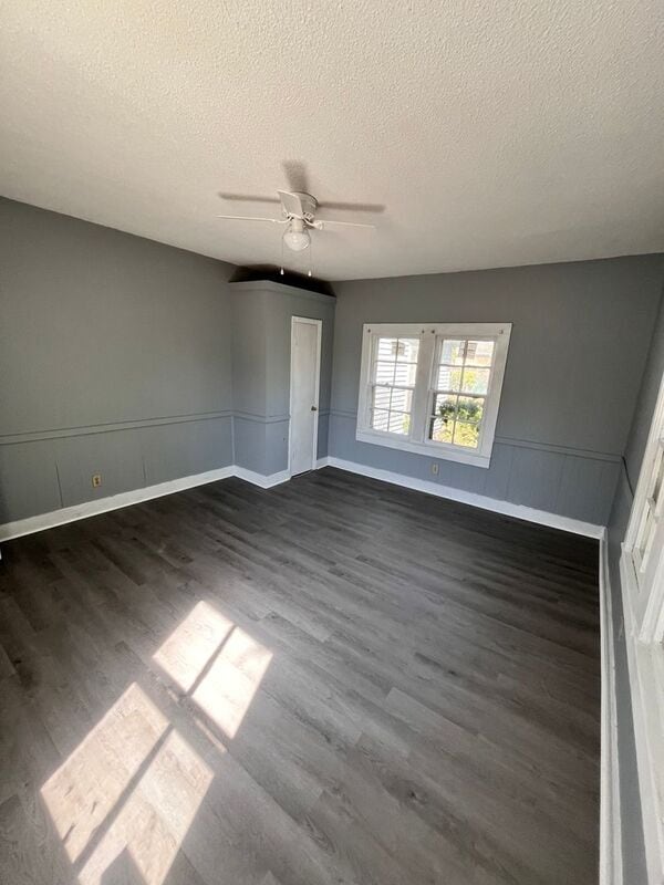 Building Photo - 1527 Henley St