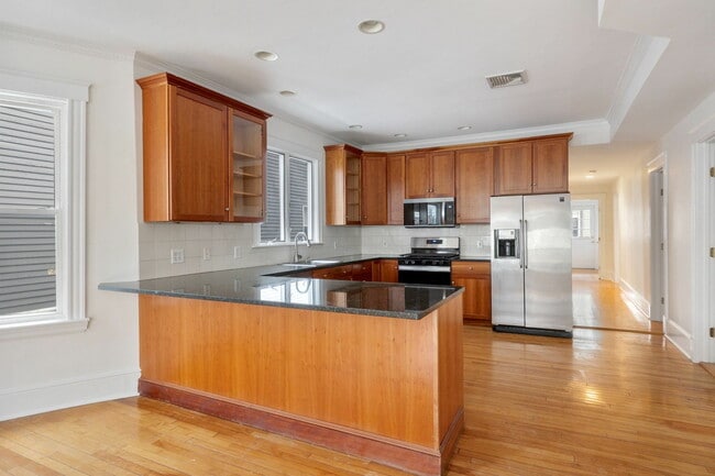 Building Photo - 114 Trowbridge St