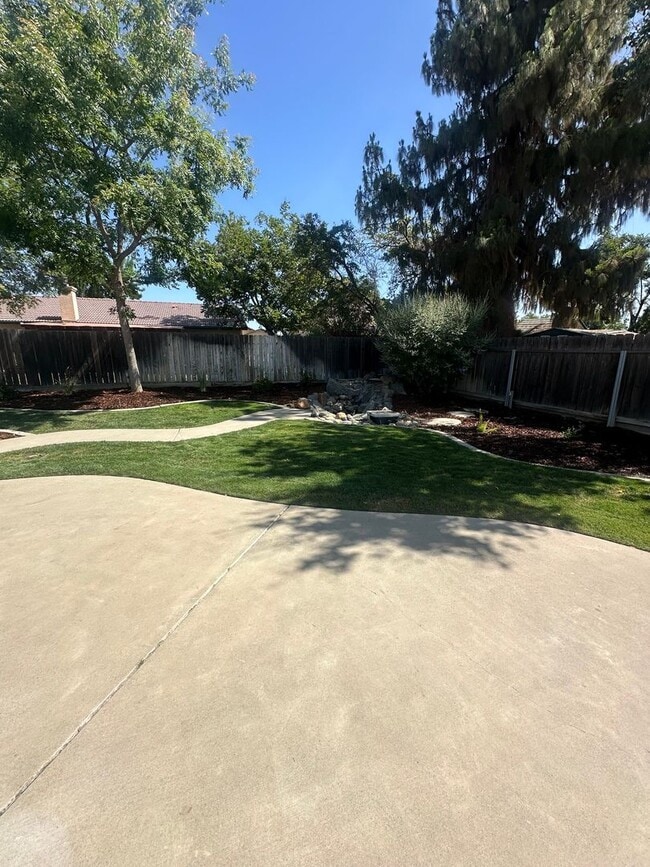 Building Photo - Remodeled 4 Bedroom 2 Bathroom in Stonecrest