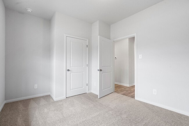 Building Photo - 102 Avalon Dr