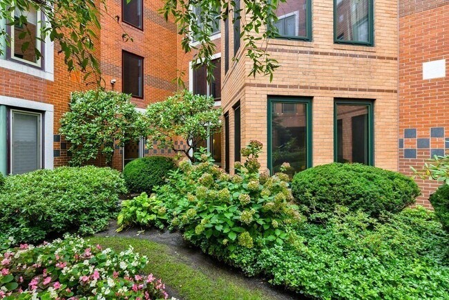 Building Photo - 492 Beacon St