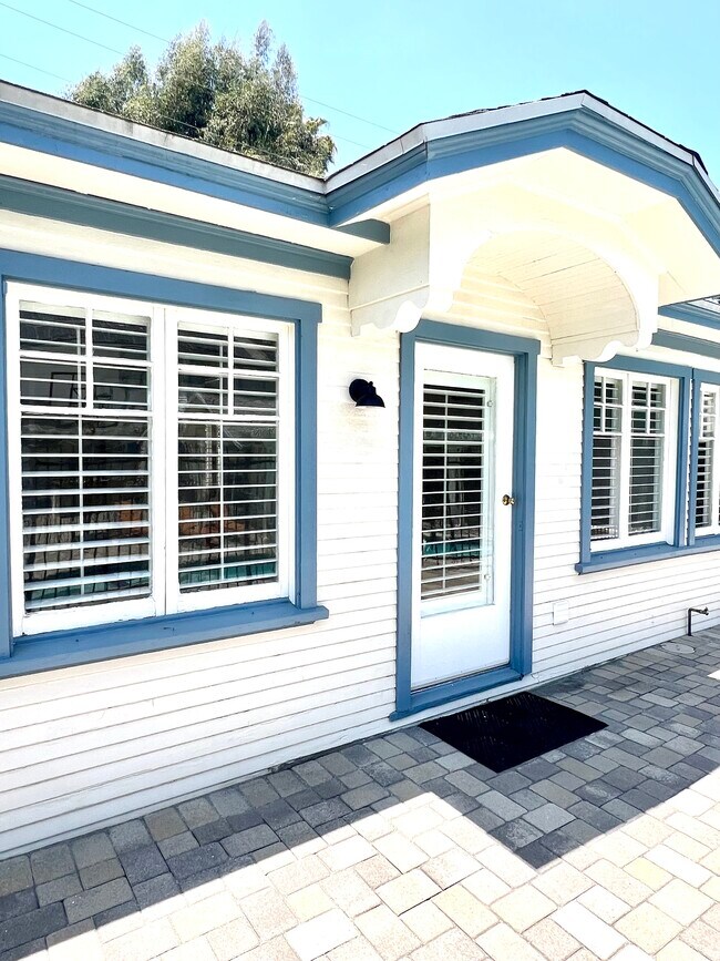 Building Photo - 1813 Ramona Ave