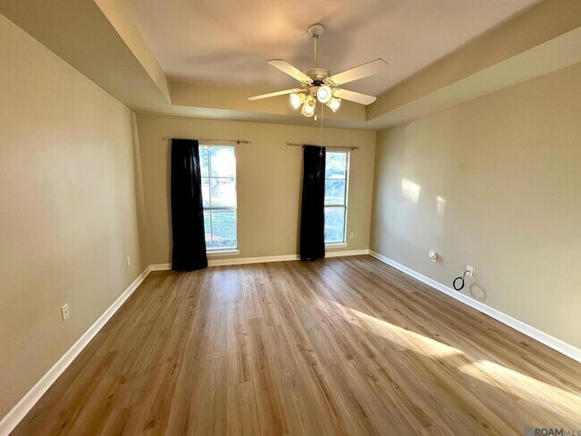 Building Photo - 1428 S Vista Ave