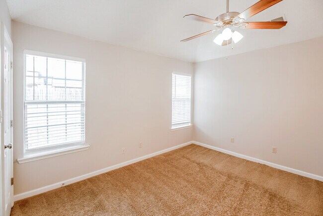 Building Photo - 4490 Shadow Glen Cove