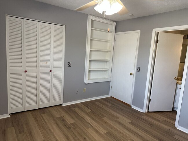 Building Photo - 11 Knollwood Cir