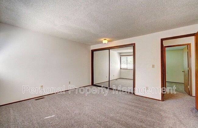 Building Photo - 4613 E 18th St