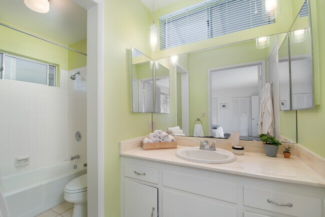 Building Photo - AVAILABLE NOW! STUNNING LA JOLLA 3BD/2.5BA...