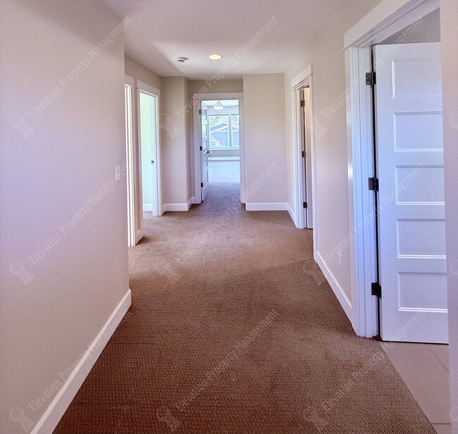 Building Photo - Modern 3 BR home in NE Bend near Orchard Park