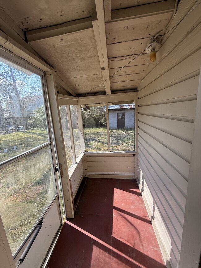 Building Photo - 565 24th St