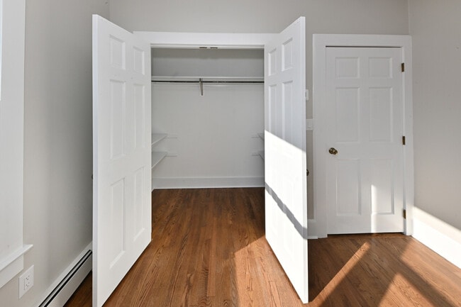 Building Photo - 62 Elm St