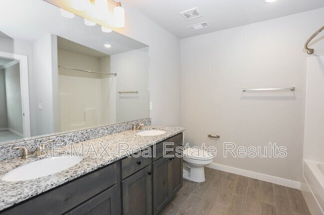 Building Photo - 1503 Purple Finch St