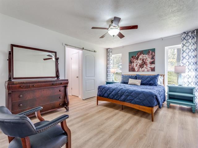 Building Photo - 2310 Oakwood Ln