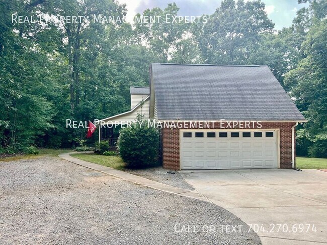 Building Photo - 9024 Highland Creek Pkwy