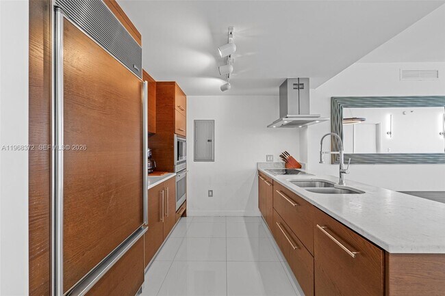 Building Photo - 495 Brickell Ave
