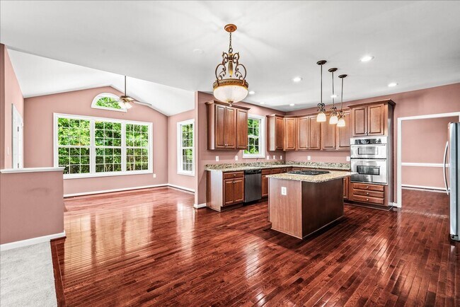 Building Photo - CLOSE TO I-95 & QUANTICO!