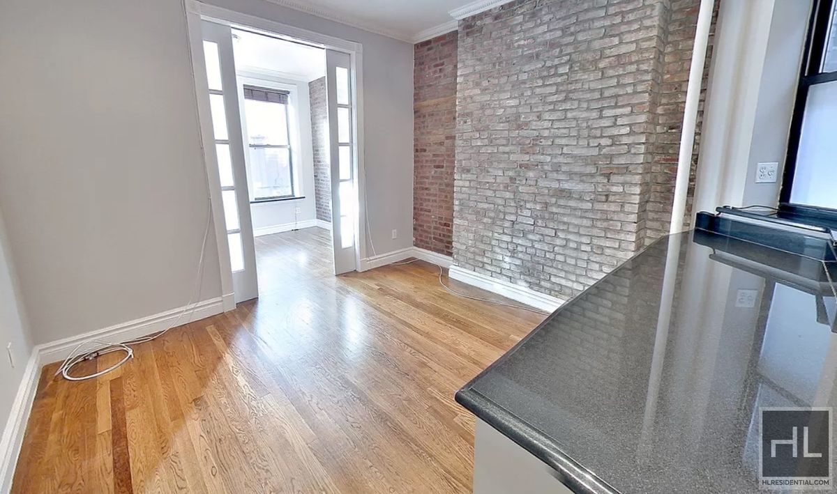 Building Photo - Mott Street