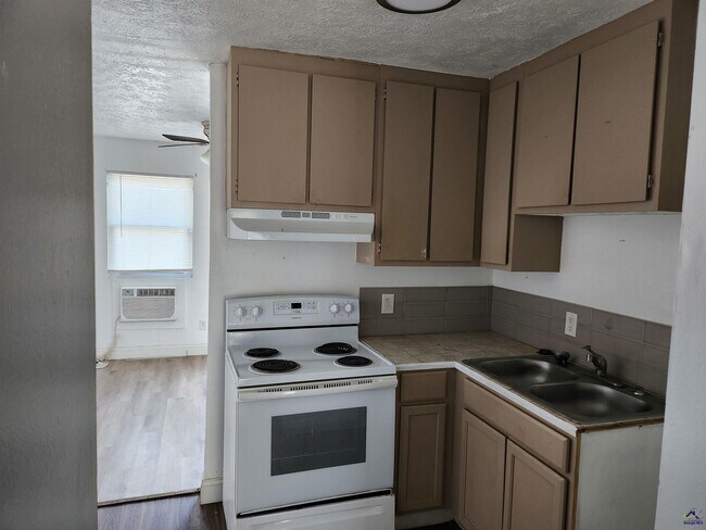 Building Photo - 216 Tabor Dr