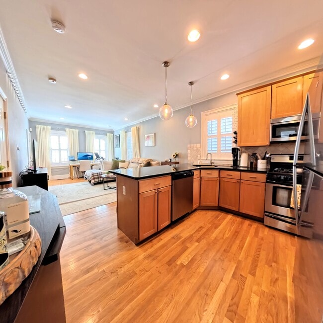 Building Photo - 142 Athens St