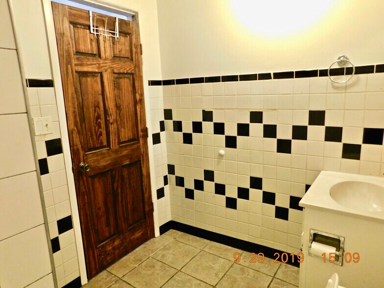 Bathroom - 1340 W 19th St