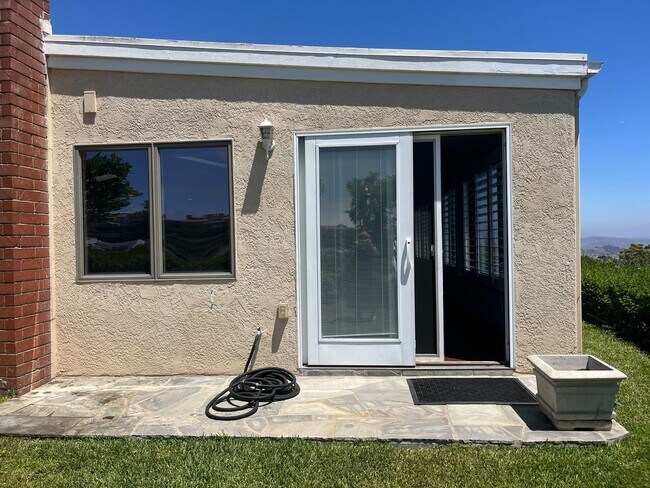 Building Photo - Stunning *VIEW* home for rent in desirable...