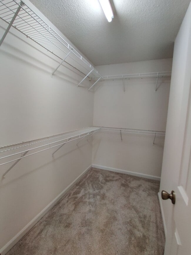 Building Photo - Townhome in Ballyntyne