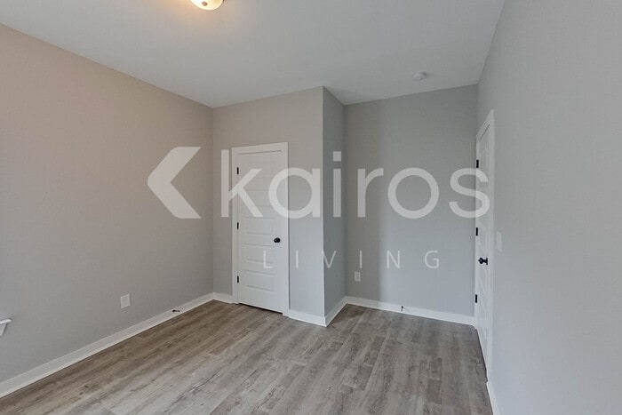 Building Photo - 520 White Oak Cir