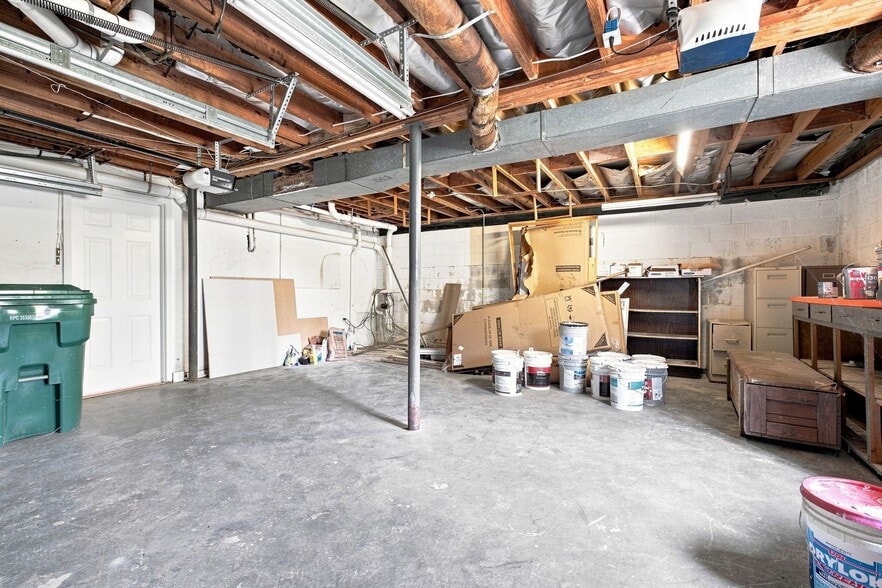 Building Photo - 1614 Shady Cir