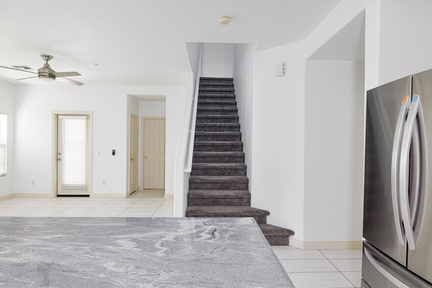 Building Photo - 7500 E Deer Valley Rd