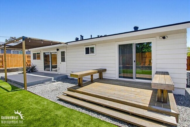 Building Photo - Captivating 3Bdm 2Ba Home in the Carlton Oaks/West Hills area of Santee!