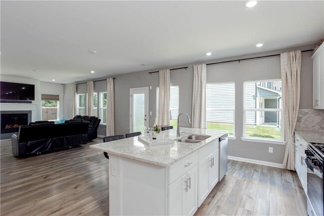 Building Photo - 607 Runnel Dr