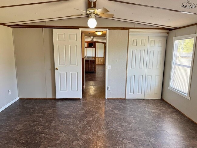 Building Photo - 314 W 6th St