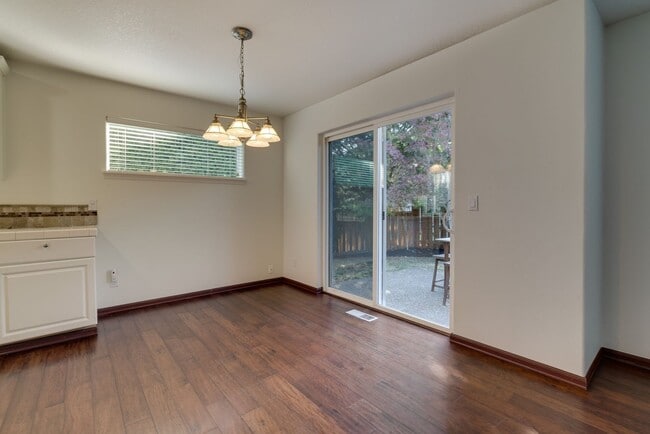 Building Photo - Spacious 4BR / 3BA Home in Desirable Bethany Area