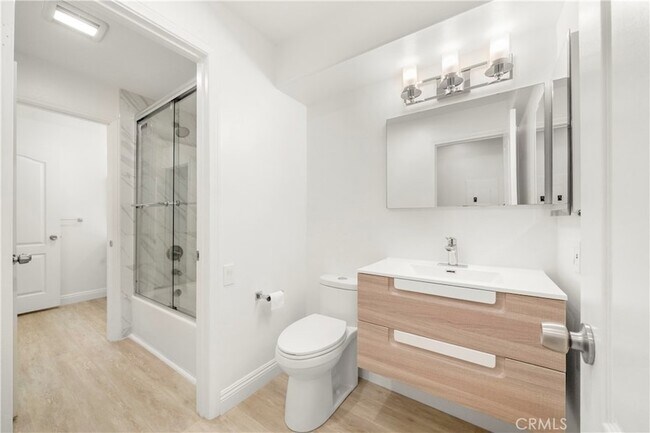 Building Photo - 352 Y Pl