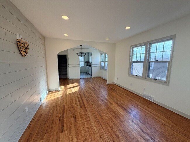 Building Photo - Row Home Available In Omaha