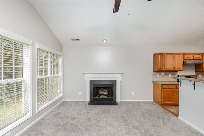 Building Photo - 3 Bedroom 2 Bathroom Home in Walden Creek