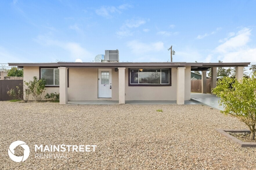 Building Photo - 3126 S Naco Vista