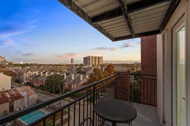 Building Photo - 1900 Genesee St