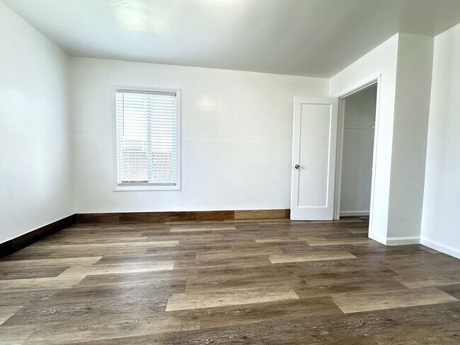 Building Photo - 1503