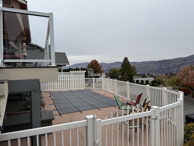 Building Photo - 165 Coral St