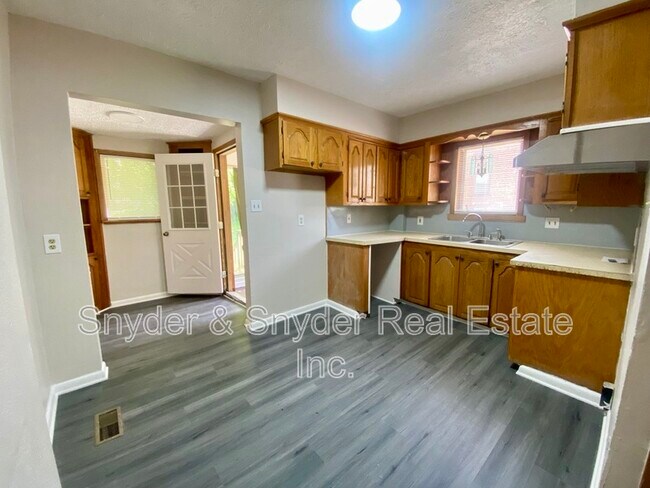 Building Photo - 93 Jewett St