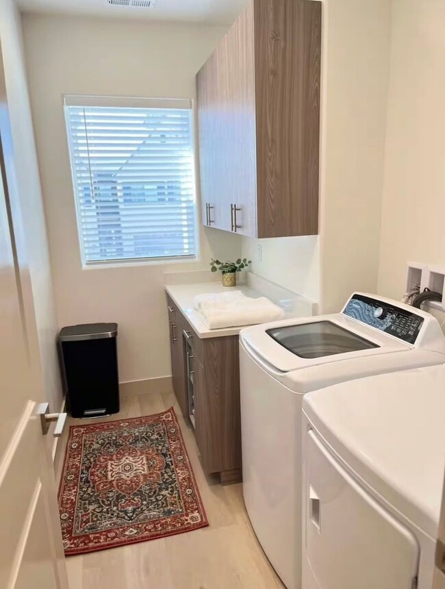 Building Photo - 960 Heritage Dr