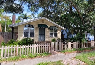 Building Photo - 2 BEDROOM 2 BATH HOME -ST. PETERSBURG - MO...