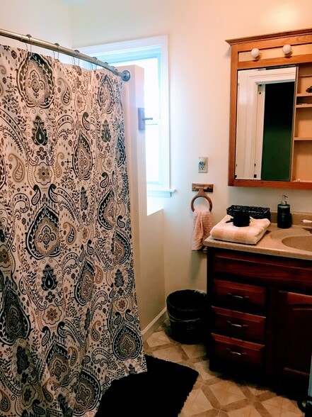 Building Photo - 113 Curtis Place