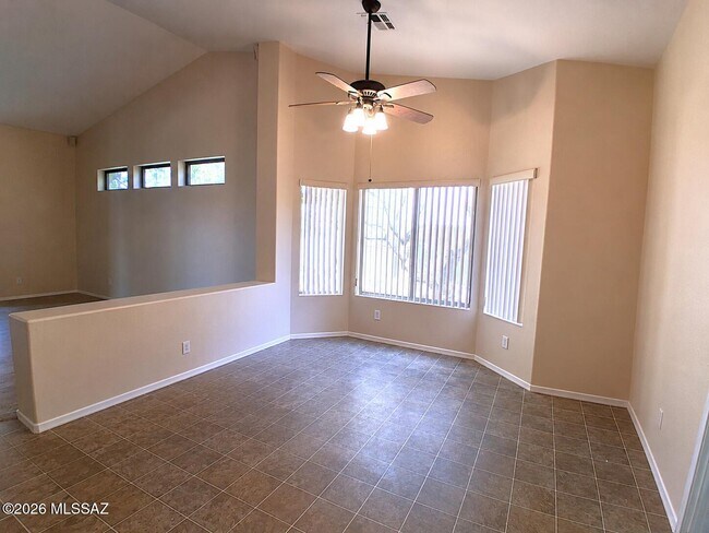 Building Photo - 995 N Western Sunset Dr
