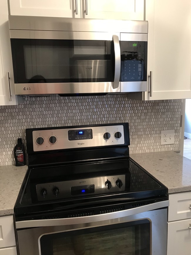 New stainless appliances and backsplash - 748 Feura Bush Rd