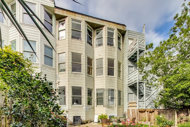 Building Photo - 528 Ashbury St
