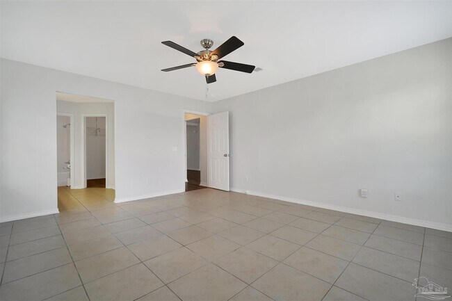 Building Photo - 28 Easton St