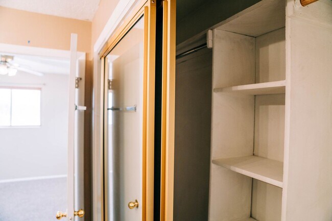 Building Photo - SMALL DOG FRIENDLY!!!  Meadow Street House