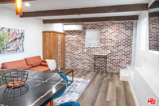 Building Photo - 1933 Lemoyne St