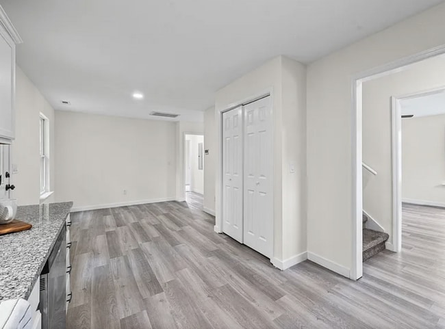Building Photo - 4 Bedroom Home with Main-Level Primary and Fenced Backyard